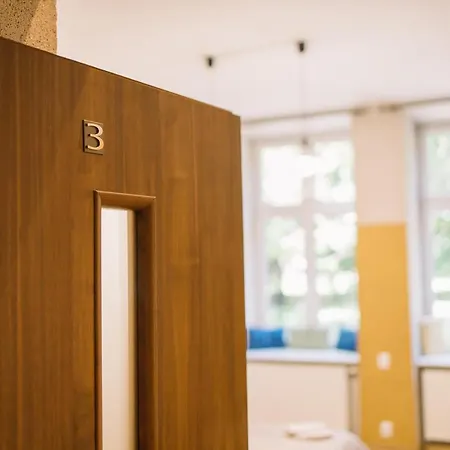 מלון West.13 Guest