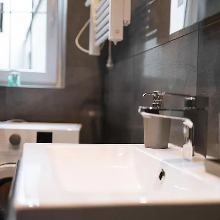 West.13 Guest * קרקוב