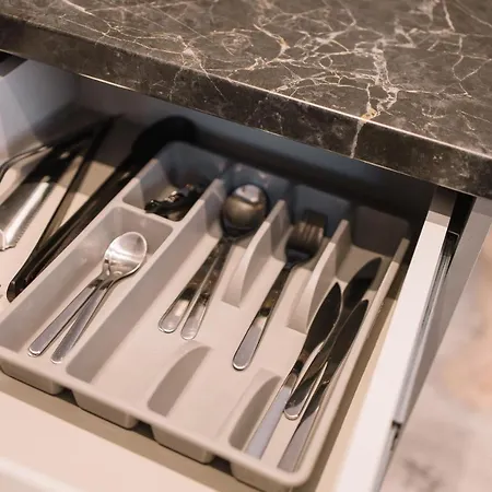 West.13 Guest Hotel *