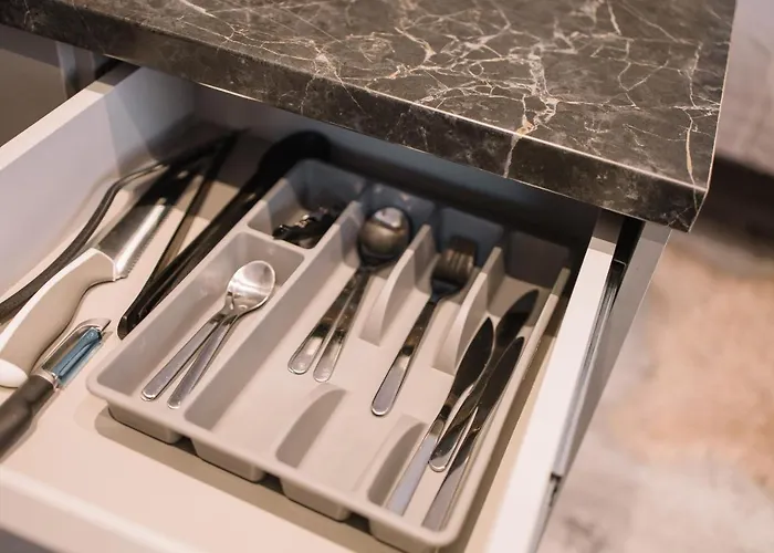 West.13 Guest Hotel *