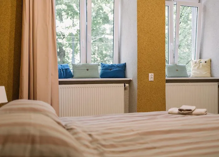 West.13 Guest Hotel *