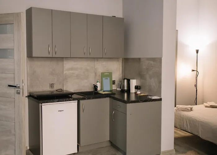 West.13 Guest Hotel *