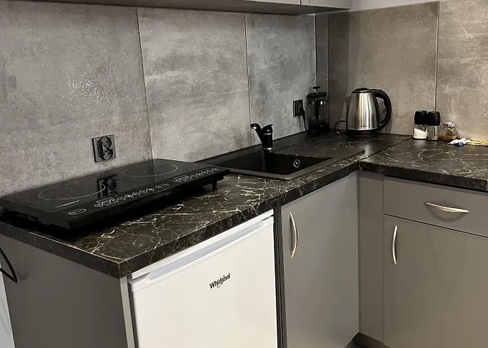 West.13 Guest Hotel *